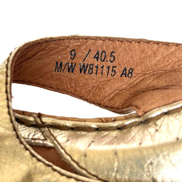 Born Sandals Cork Wedge Heel Gold Metallic Leather Thong Arch Support Women’s 9 - Picture 7 of 8